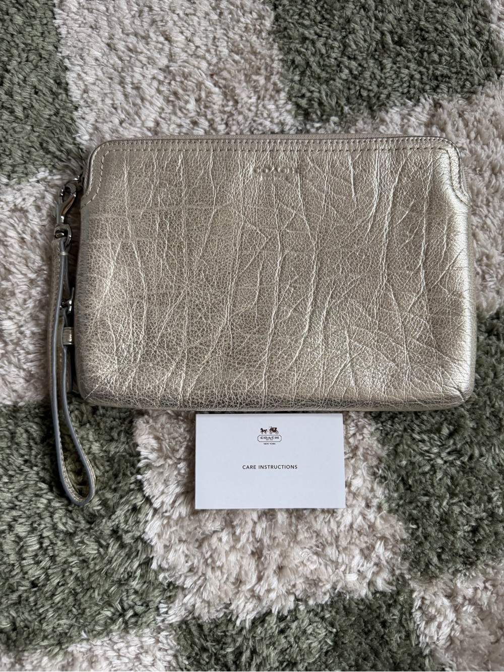 NWOT Coach 🌺 Metallic Champagne Leather Wristlet